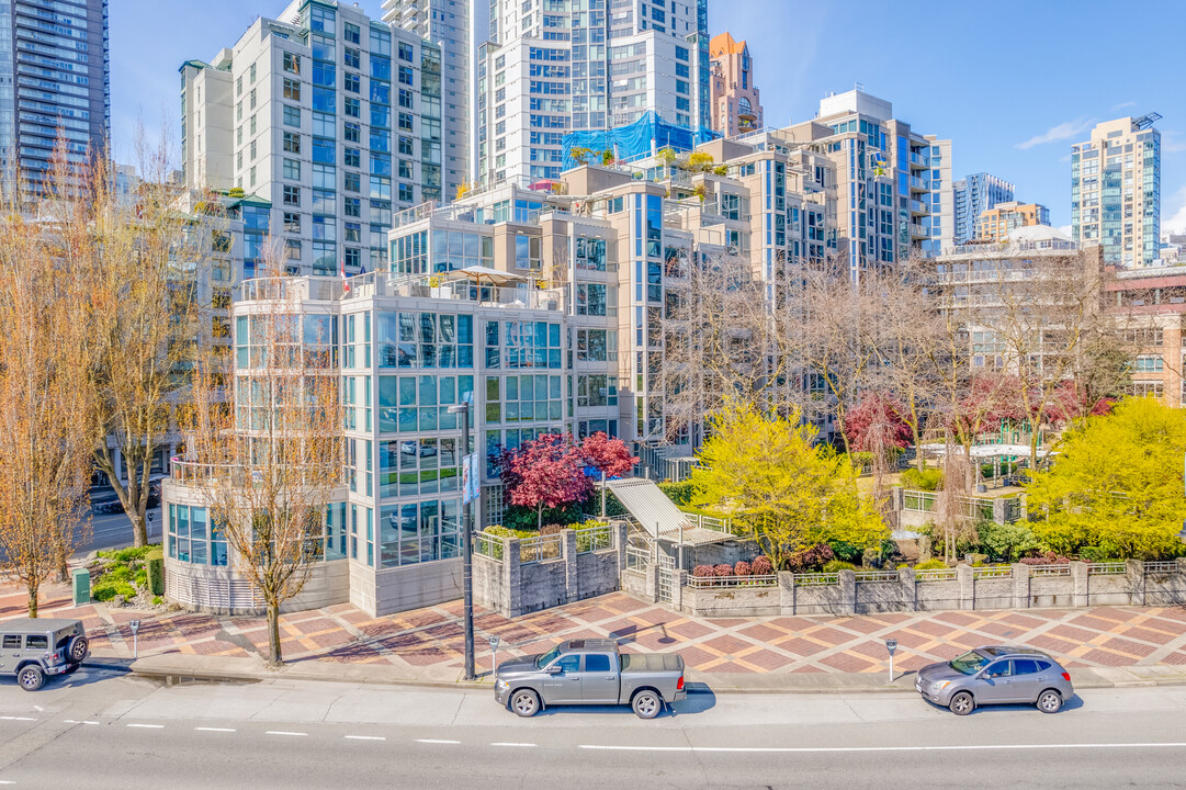 Governor's Villas I in Vancouver, BC - Building Photo