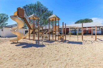 Salado Creek Villas Apartments in San Antonio, TX - Building Photo - Building Photo