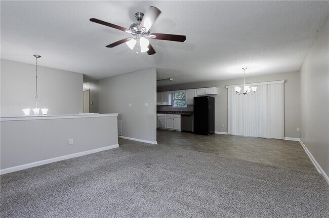 7044 Stonecreek Dr in Douglasville, GA - Building Photo - Building Photo