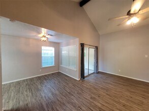 9843 Mill Shadow Dr in Houston, TX - Building Photo - Building Photo
