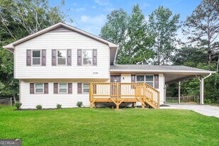 9194 Greenwood Dr in Jonesboro, GA - Building Photo