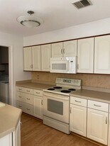 806 Christopher Dr in Wyomissing, PA - Building Photo