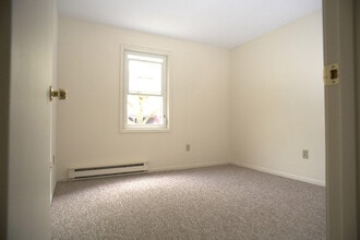 135 N Twin Oaks Terrace in South Burlington, VT - Building Photo - Building Photo