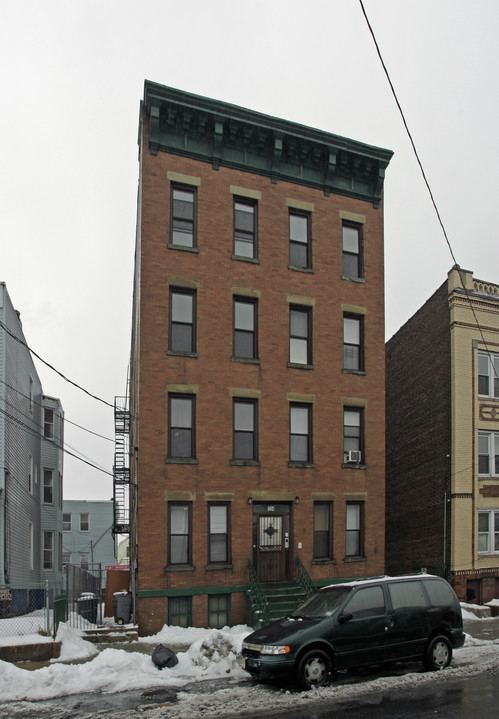 154 Summit Ave in Jersey City, NJ - Building Photo