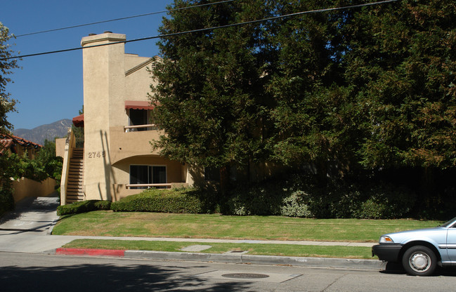 2745 Piedmont Ave in La Crescenta, CA - Building Photo - Building Photo