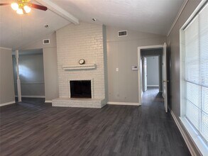 13611 Fernhill Dr in Sugar Land, TX - Building Photo - Building Photo