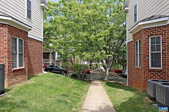 164 OLD FIFTH Cir in Charlottesville, VA - Building Photo - Building Photo