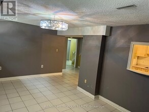99 Tulip St in Georgina, ON - Building Photo - Building Photo
