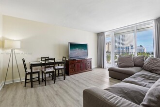 524 Orton Ave in Fort Lauderdale, FL - Building Photo - Building Photo