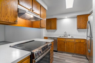 Royal Ridge Condominiums in Vancouver, WA - Building Photo - Interior Photo