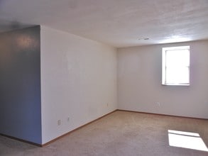 626 Greenwood Pl, Unit 2 in Collinsville, IL - Building Photo - Building Photo