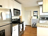 179 Allerton Rd, Unit 2 in Newton, MA - Building Photo - Building Photo