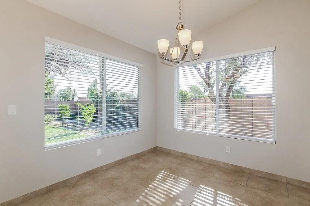 1419 W Villa Theresa Dr in Phoenix, AZ - Foto de edificio