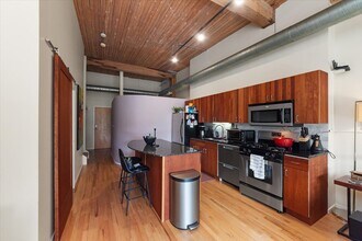 2333 W Saint Paul Ave, Unit 315 in Chicago, IL - Foto de edificio - Building Photo