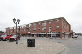 300 Jackson Ave NW in Elk River, MN - Foto de edificio - Building Photo