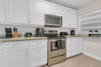 9410 Poinciana Pl, Unit 206 in Davie, FL - Building Photo - Building Photo