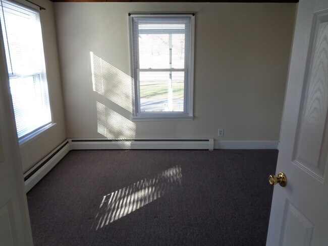 13000 9w, Unit 2 in West Coxsackie, NY - Building Photo - Building Photo