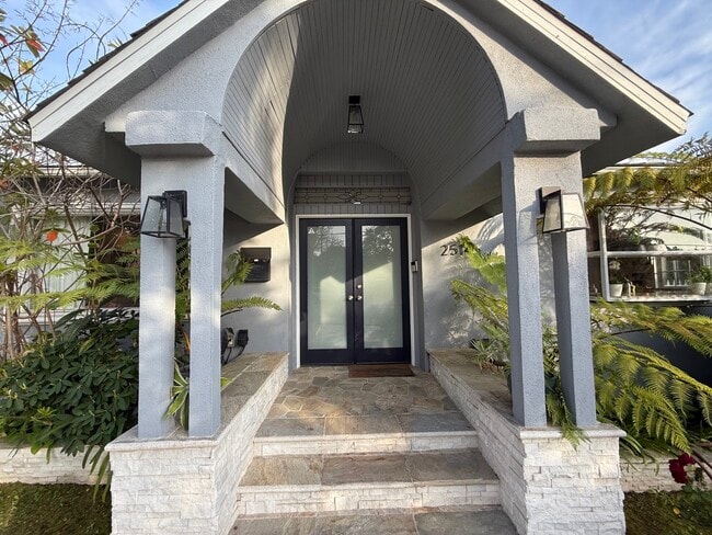 2514 Pearl St in Santa Monica, CA - Building Photo - Building Photo