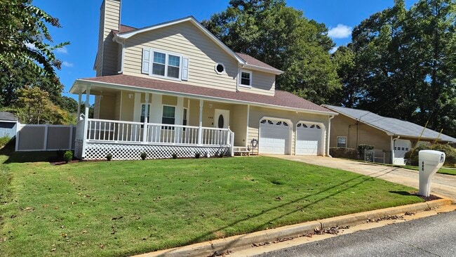 490 Julius Dr in Stone Mountain, GA - Foto de edificio - Building Photo