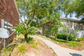 Remodeled Apartments on The Gulf! Gulf Vie... in Biloxi, MS - Building Photo - Building Photo