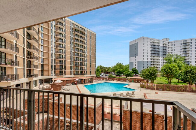 6800 Fleetwood Road in McLean, VA - Building Photo - Building Photo