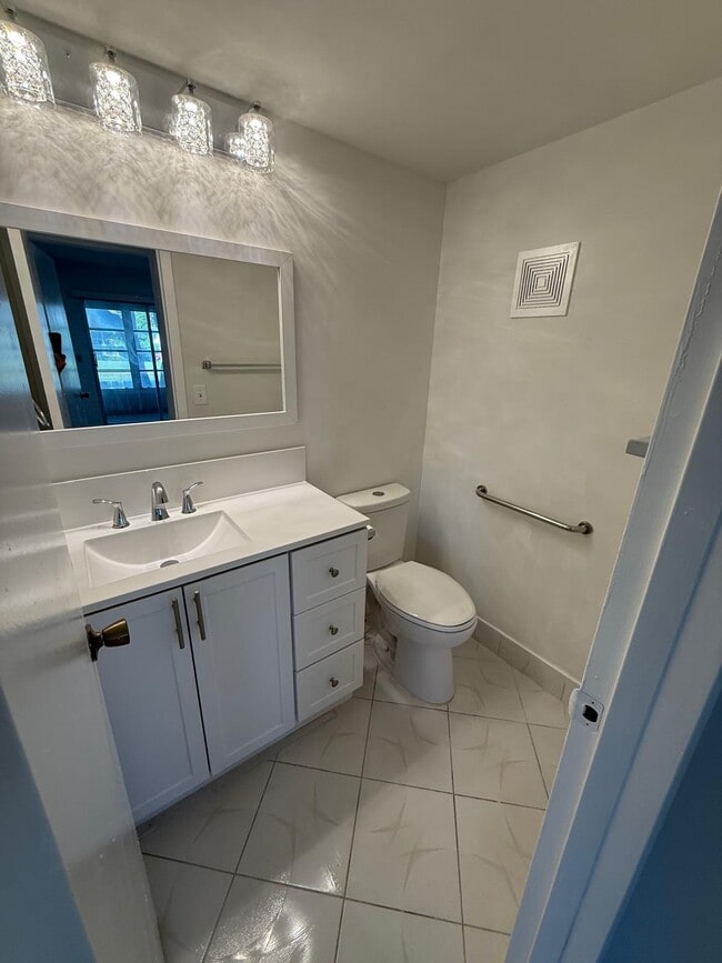 360 Fanshaw I in Boca Raton, FL - Building Photo - Building Photo
