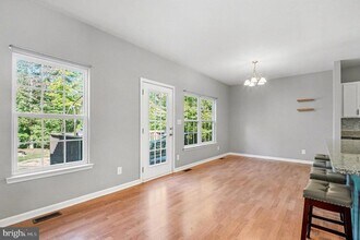 8052 Buckthorne Run in King George, VA - Foto de edificio - Building Photo