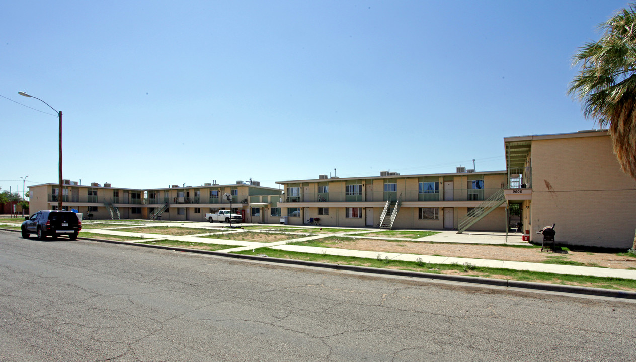 Reyes Apartments in El Paso, TX - Building Photo