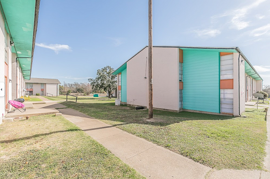 The Courtland in Dallas, TX - Building Photo