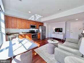 150 V St NW in Washington, DC - Building Photo - Building Photo