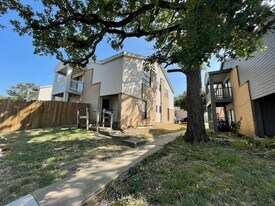 AVAILABLE FOR AUGUST PRE-LEASE. Spacious 2 in College Station, TX - Building Photo