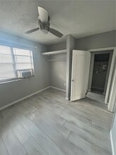 1720 NW 1st Pl in Miami, FL - Foto de edificio - Building Photo