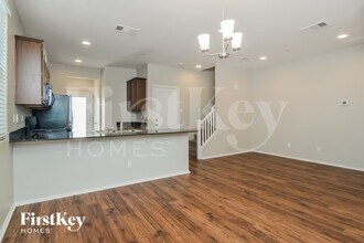 661 Swift Eagle Ave, Unit 2 in Henderson, NV - Building Photo - Building Photo