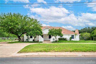 200 S Bentsen Rd in McAllen, TX - Building Photo