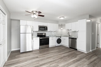 Geneva Estates in Lake Geneva, WI - Foto de edificio - Interior Photo