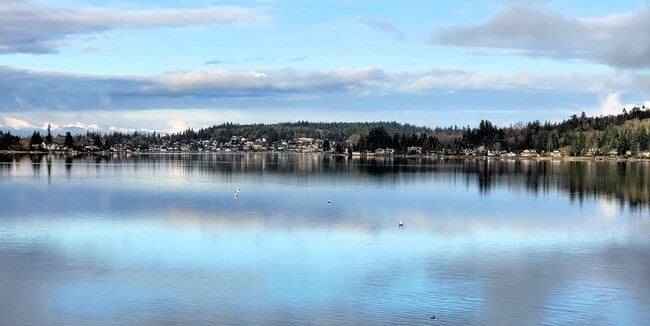 2686 Lake Whatcom Blvd in Bellingham, WA - Foto de edificio - Building Photo