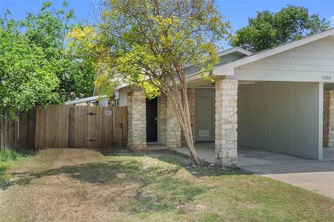 property at 5303 Woodland Oaks Ct