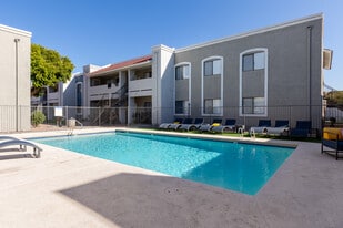 Papago Vista in Phoenix, AZ - Building Photo