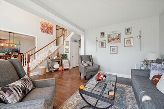 1005 Autumn Woods Dr in Coraopolis, PA - Building Photo - Building Photo