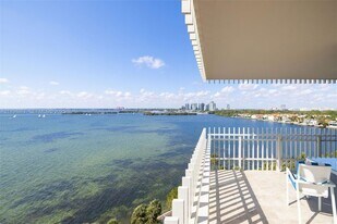 1 Grove Isle Dr in Miami, FL - Building Photo