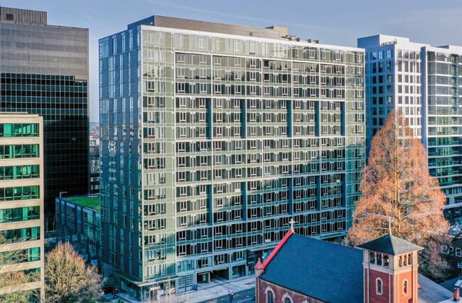 1720 SW 4th Ave in Portland, OR - Foto de edificio - Building Photo