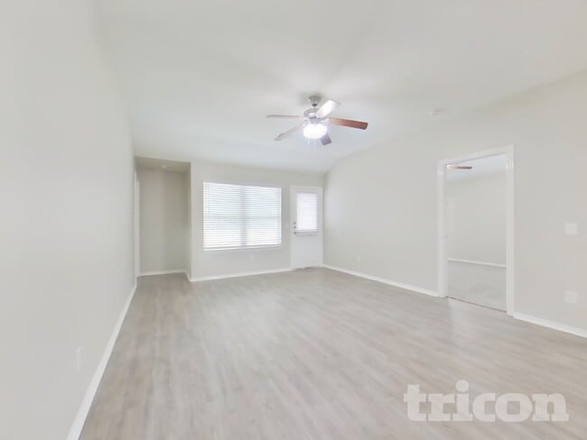 110 N Golden Oak Dr in Texas City, TX - Foto de edificio - Building Photo