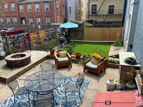 521 E 13th St, Unit 1 in Cincinnati, OH - Foto de edificio - Building Photo