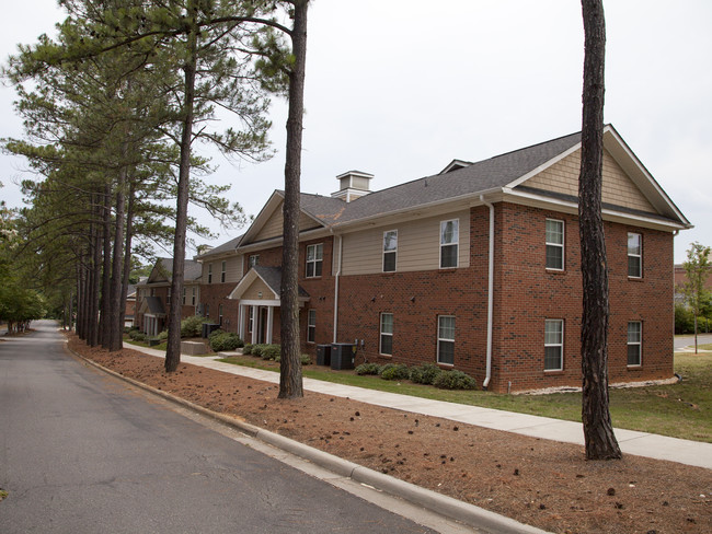 Bordeaux Apartments in Gastonia, NC - Foto de edificio - Building Photo