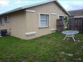 933 Francis St in West Palm Beach, FL - Building Photo - Building Photo