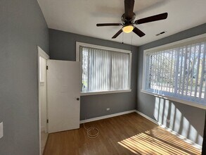 2701 E 75th Pl, Unit unit 1 in Chicago, IL - Foto de edificio - Building Photo