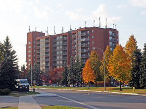 Tekoa Manor in Whitby, ON - Building Photo - Building Photo