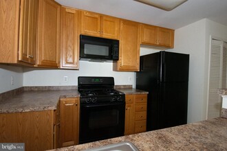 21197 McFadden Square in Sterling, VA - Building Photo - Building Photo