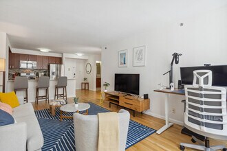 120 W 21st St in New York, NY - Foto de edificio - Building Photo