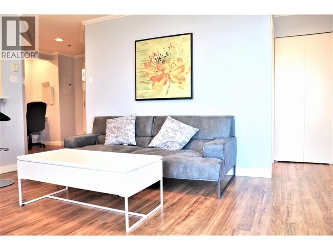 8111 Anderson Rd in Richmond, BC - Building Photo - Building Photo